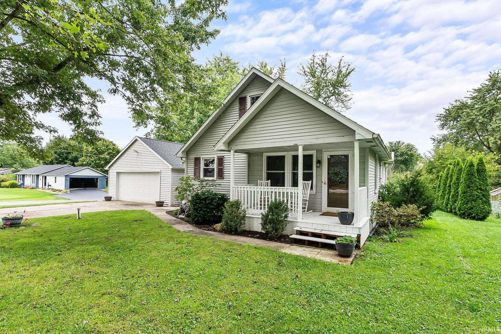15205 Auburn Road — photo