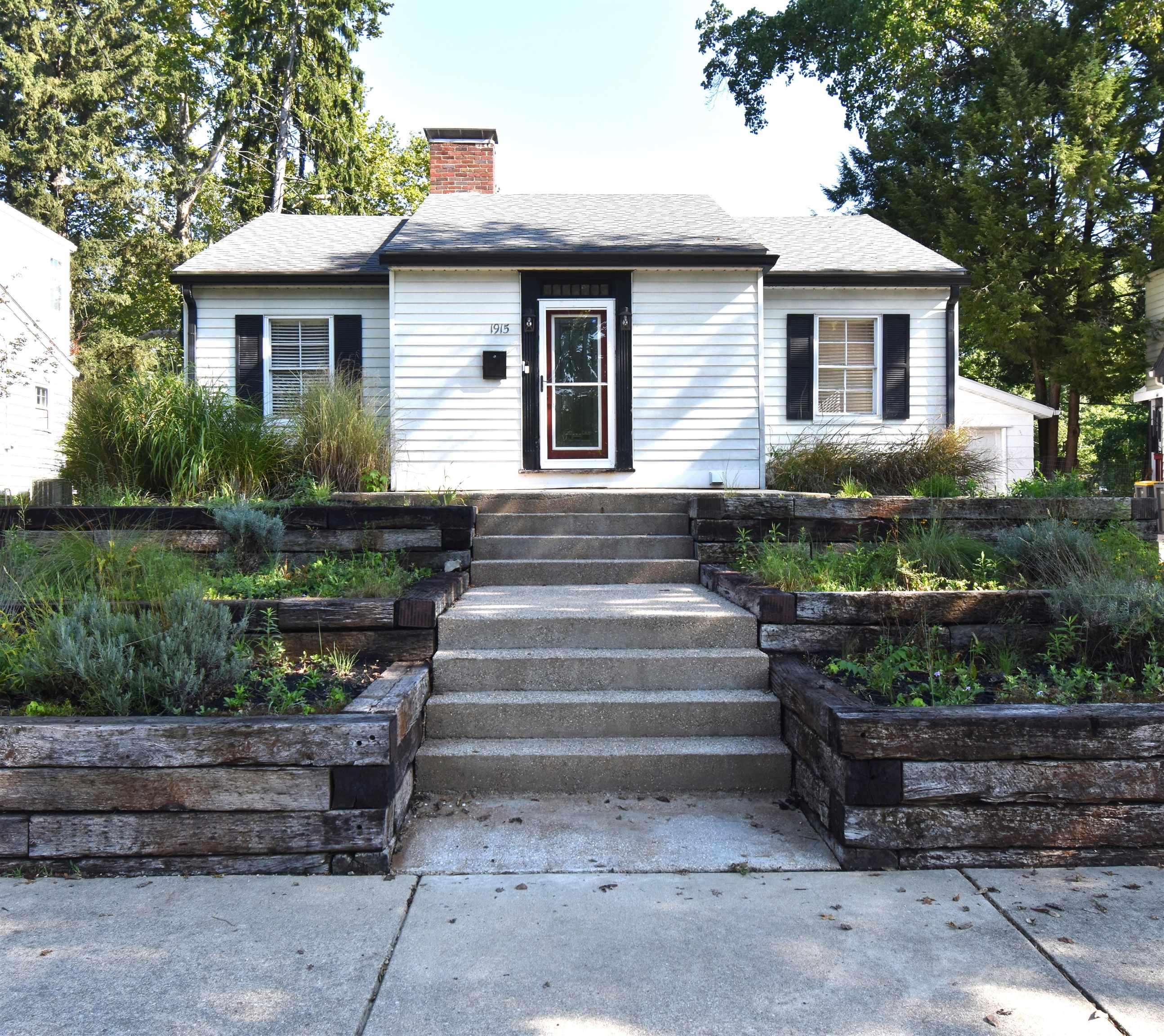 1915 E Maxwell Lane — photo