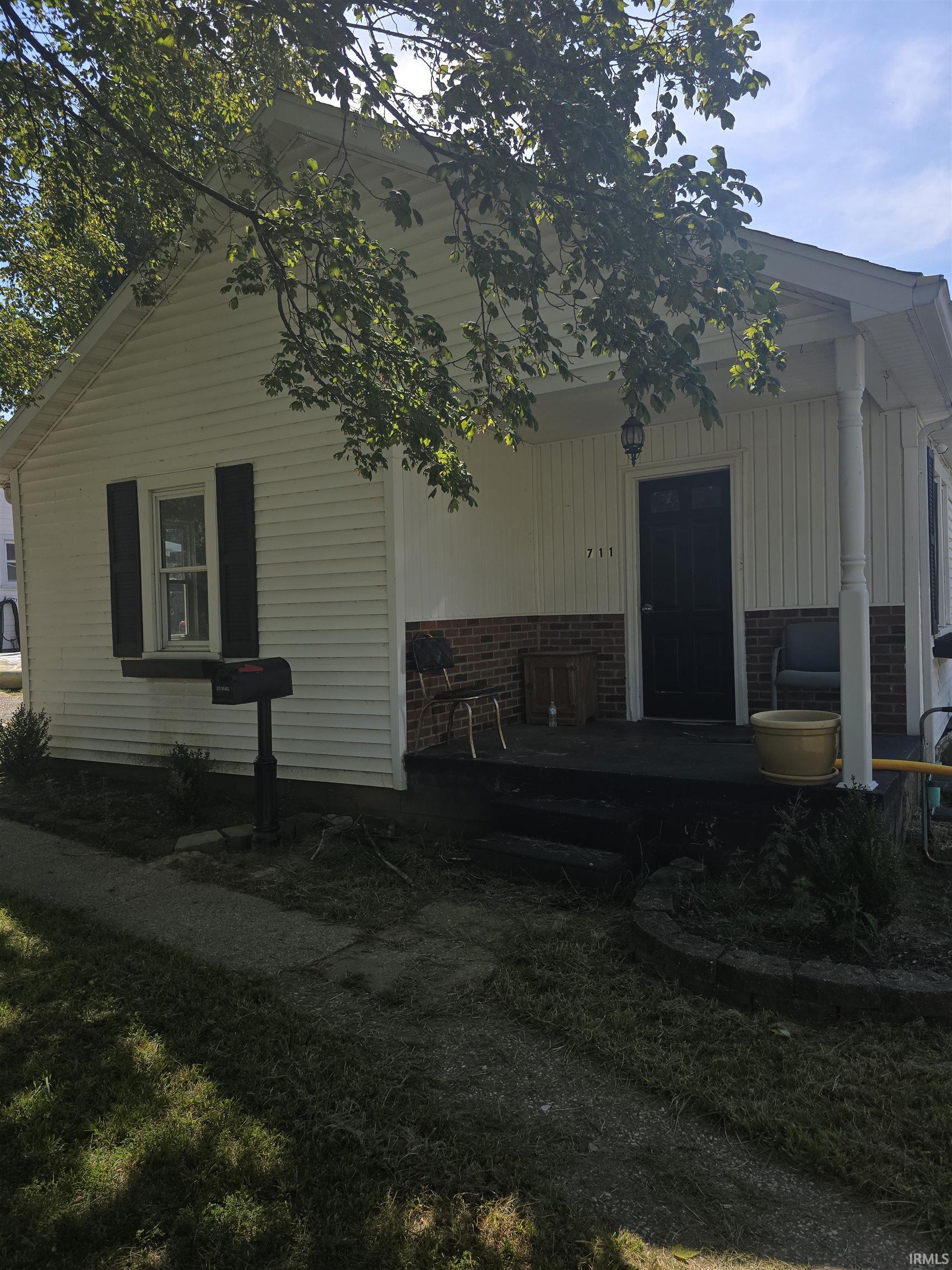 711 E Oak Street — photo