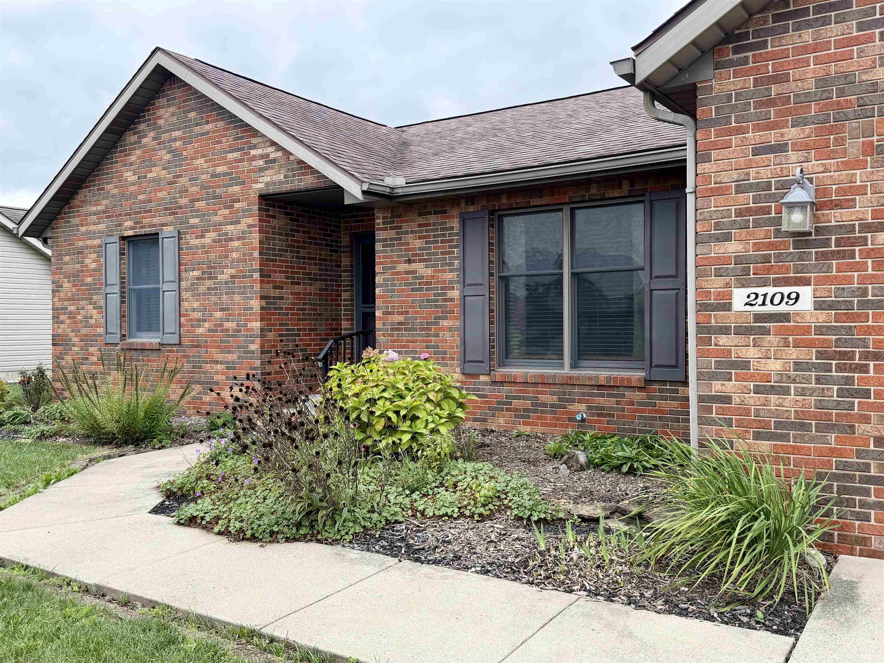 2109 N Waterbury Drive — photo
