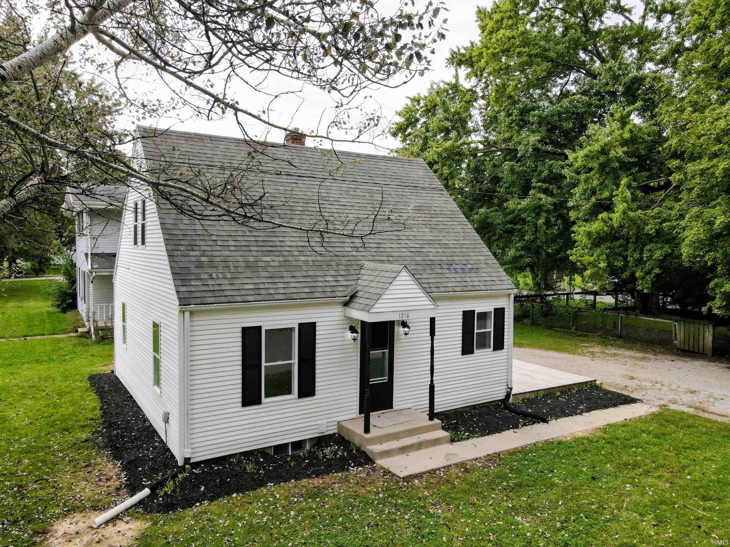 1218 E Jackson Street — photo