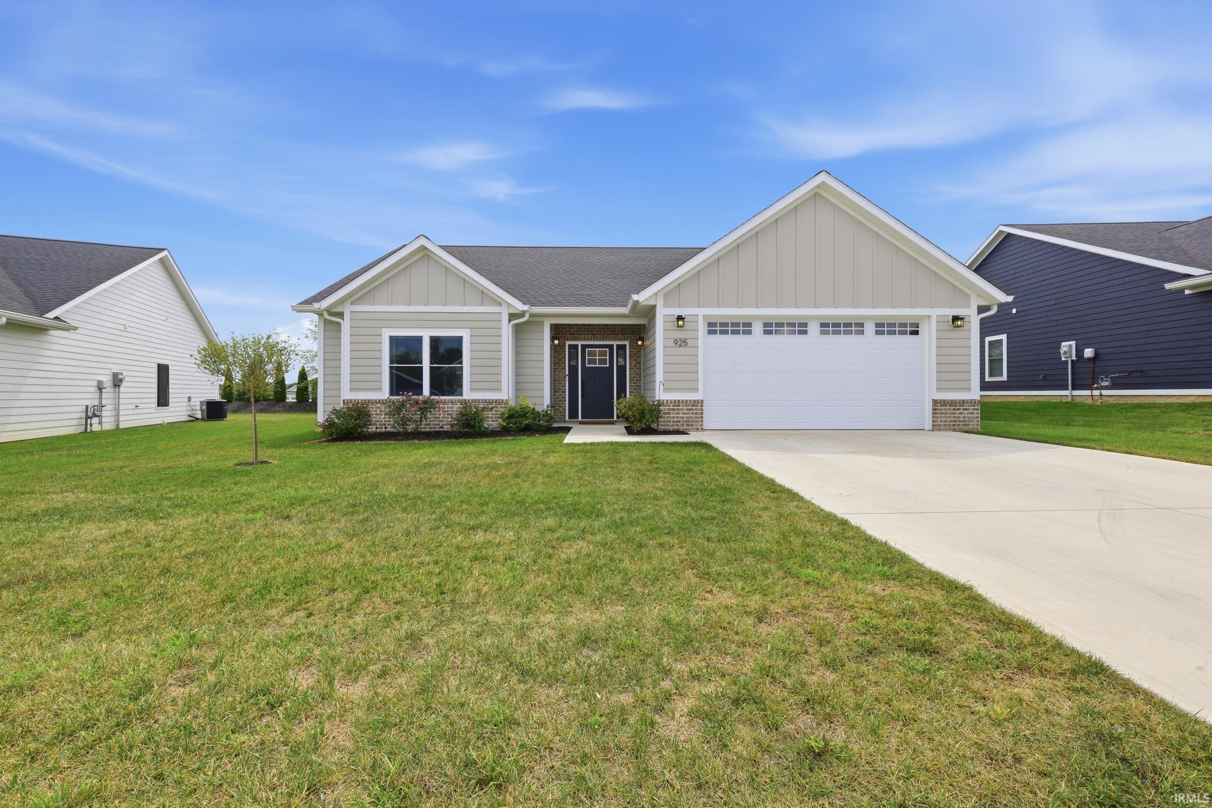 925 Stonehenge Drive — photo