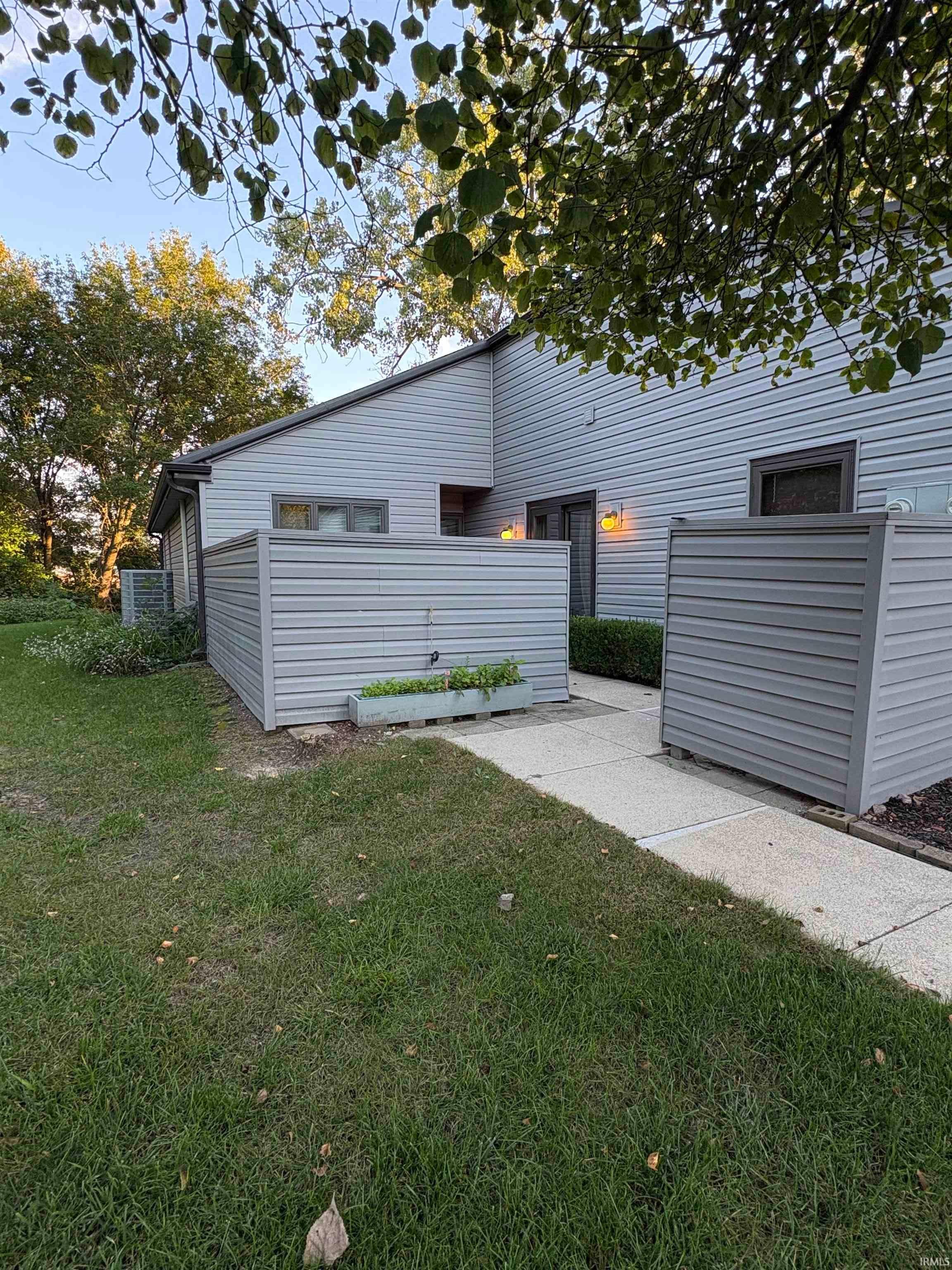 18 Woodspoint Circle — photo