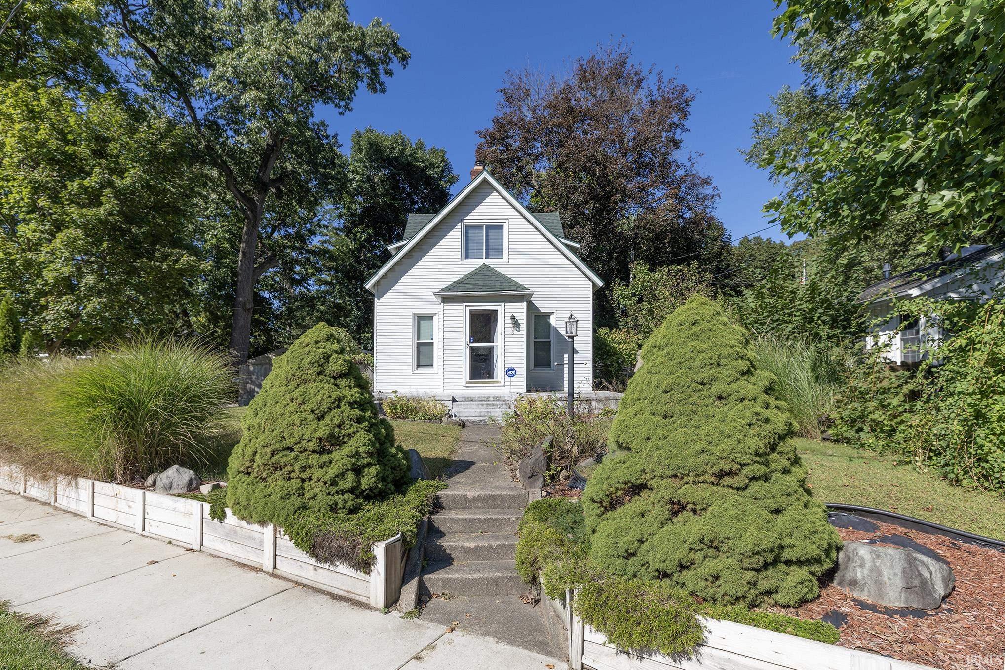206 W Simonton Street — photo