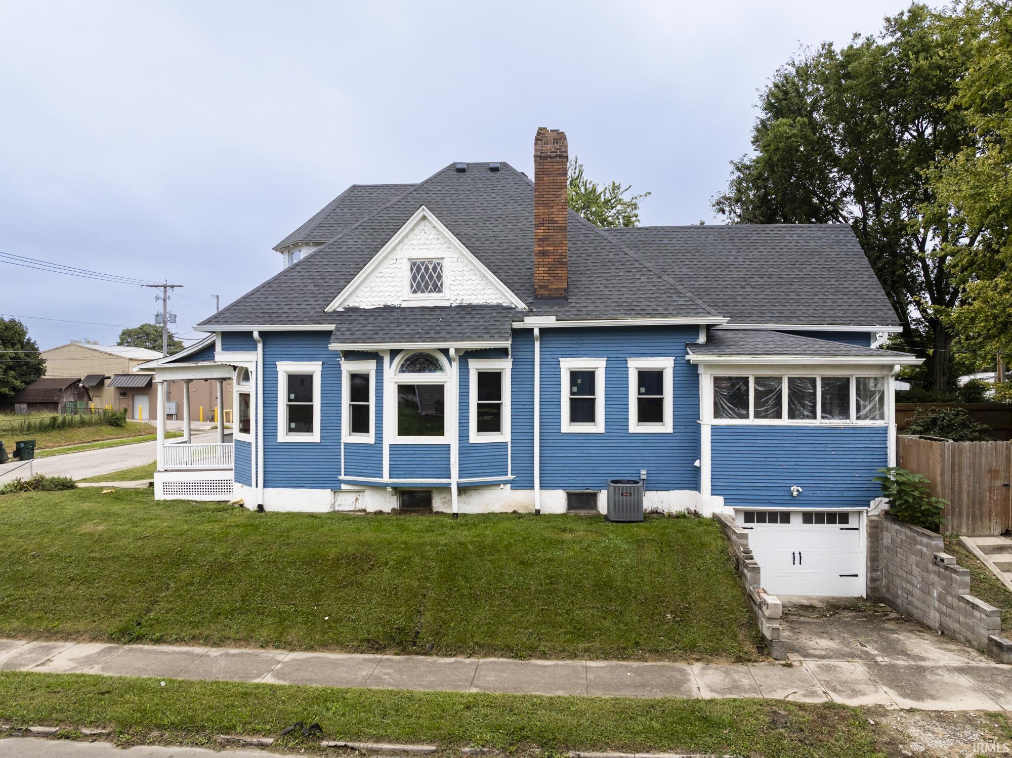 401 E 7th Street — photo