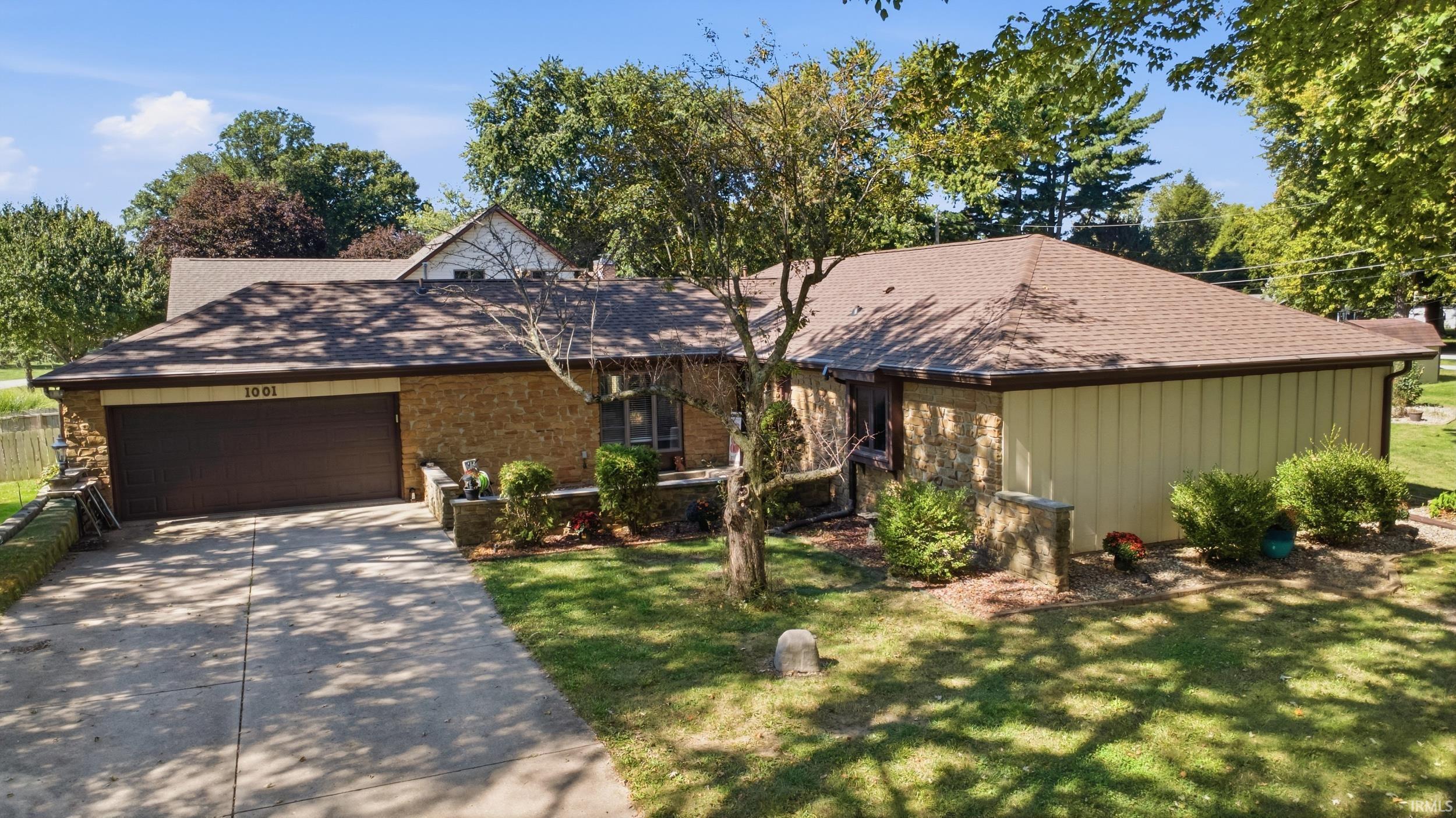 1001 N Hickory Lane — photo