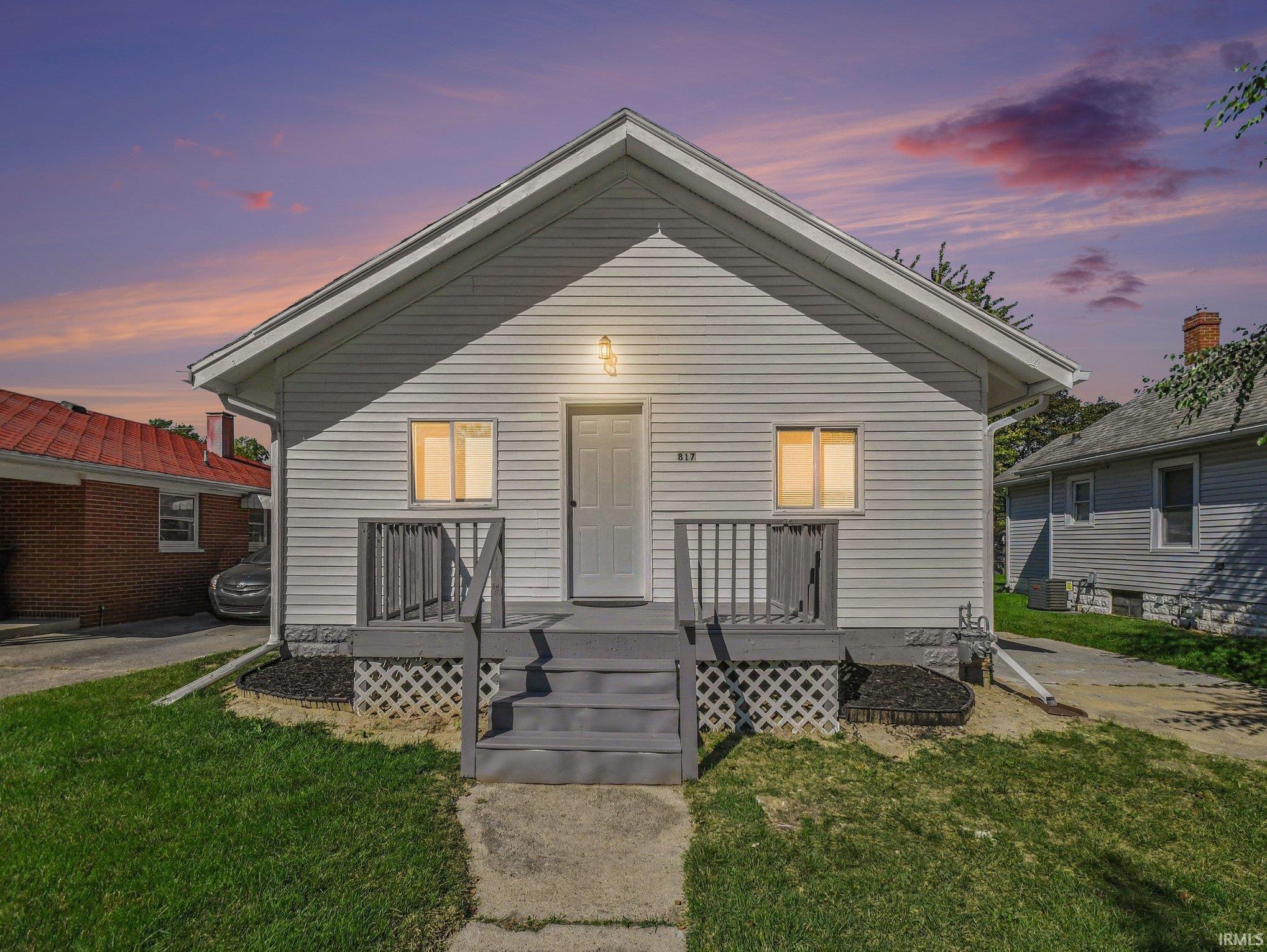 817 E Victoria Street — photo
