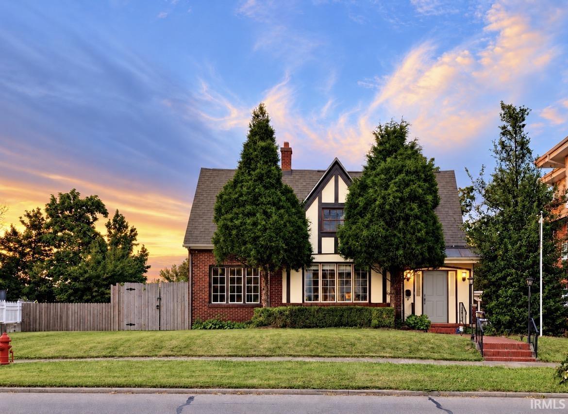 315 W Locust Street — photo