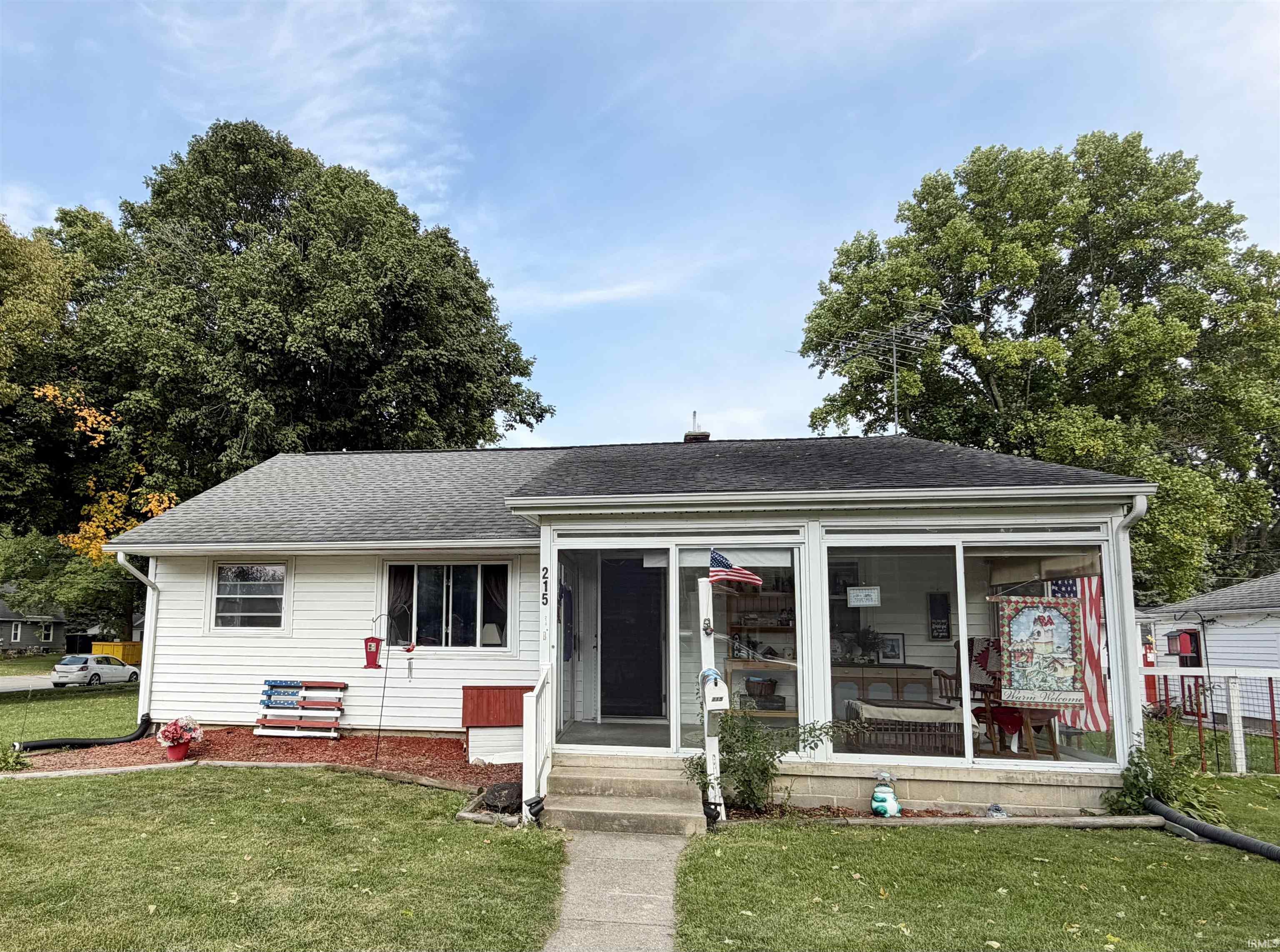 215 W Elm Street — photo
