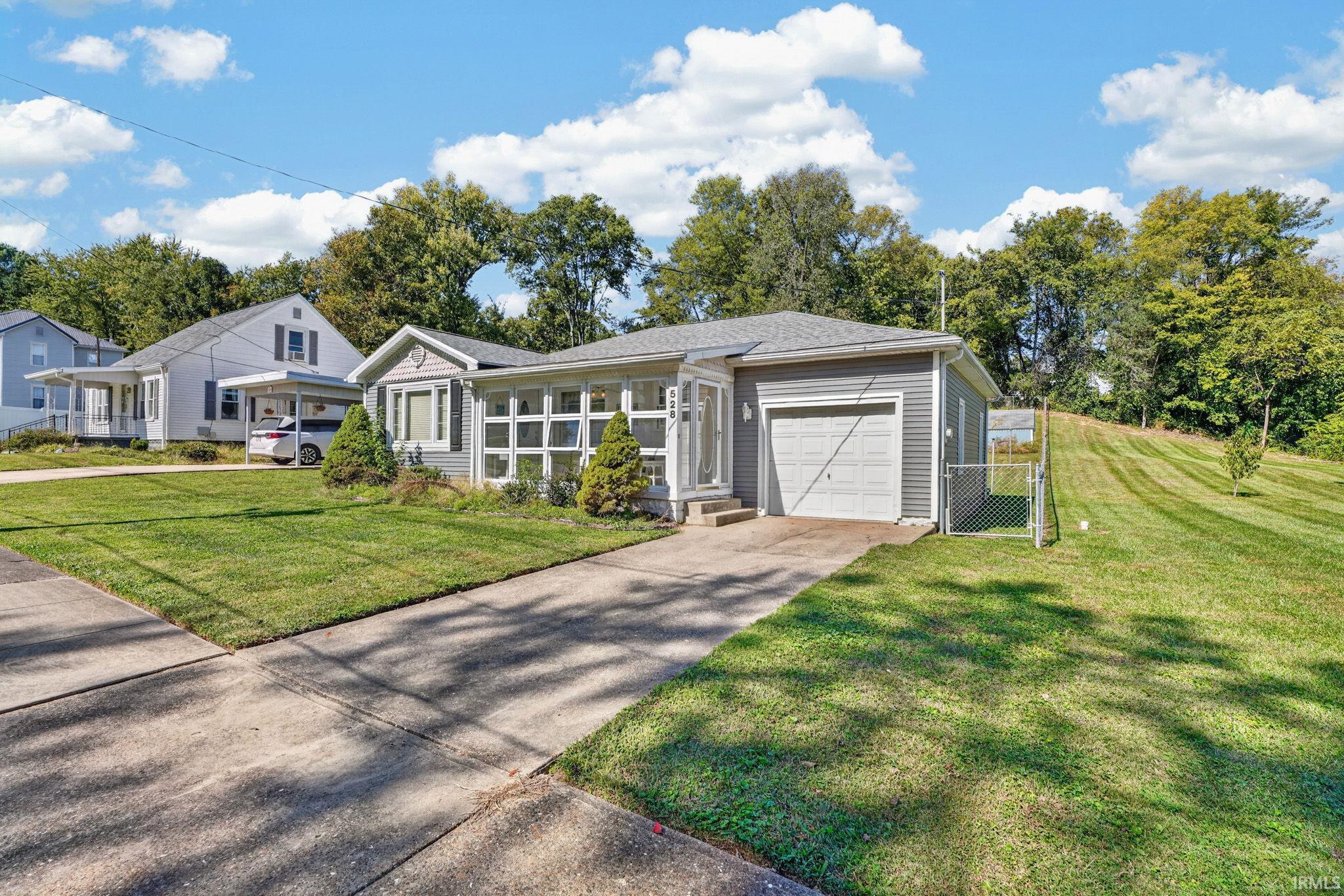 528 E 5th Street, Mount Carmel, IL 62863 — photo 2