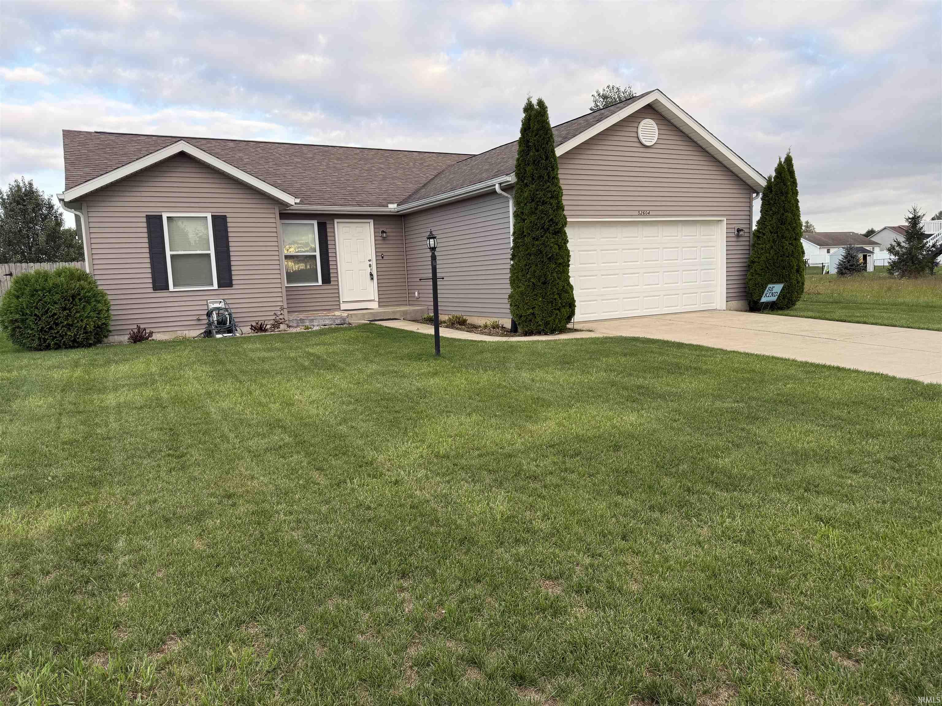 52604 Blue Winged Trail — photo