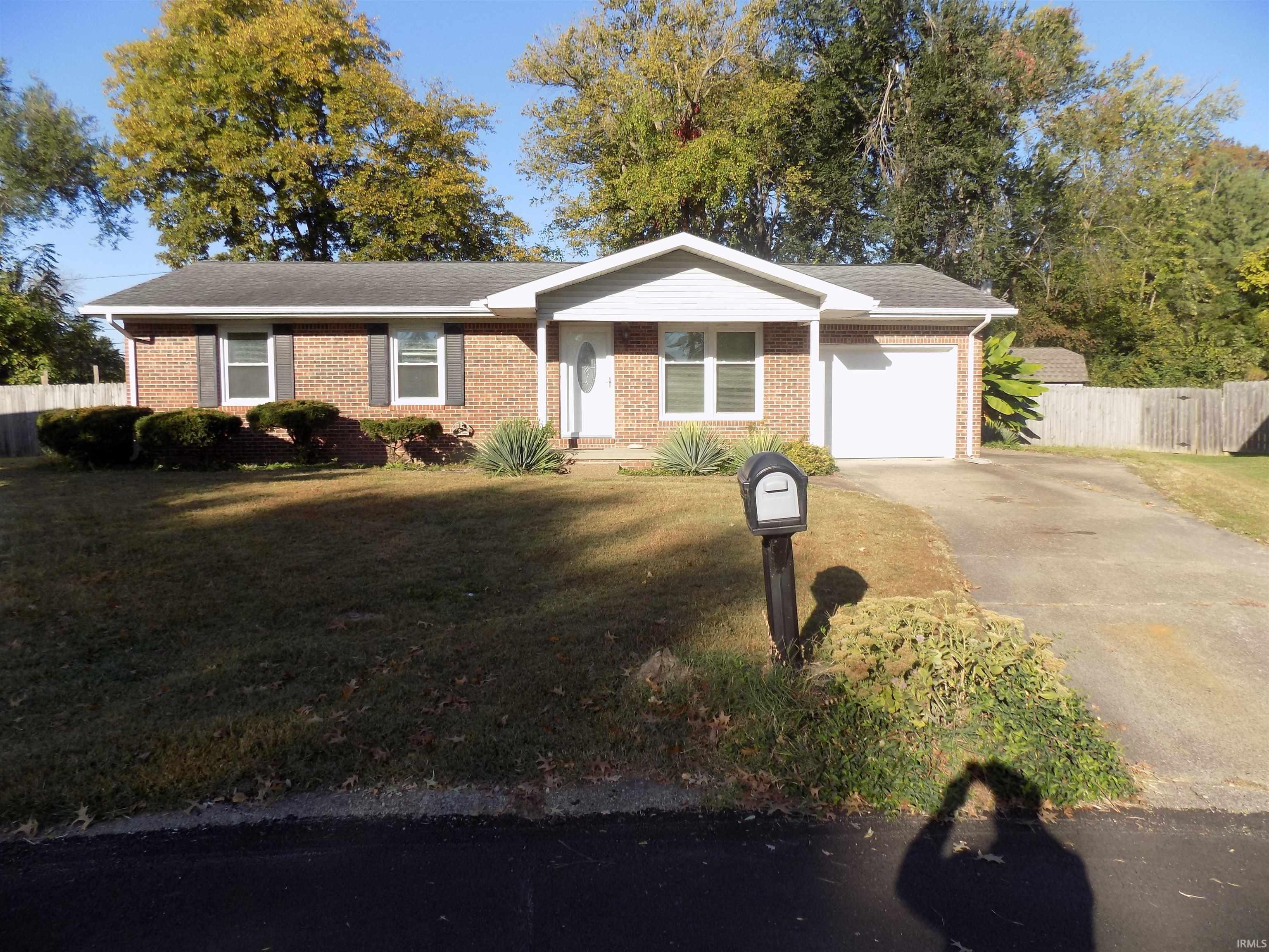 2210 Alan Court — photo