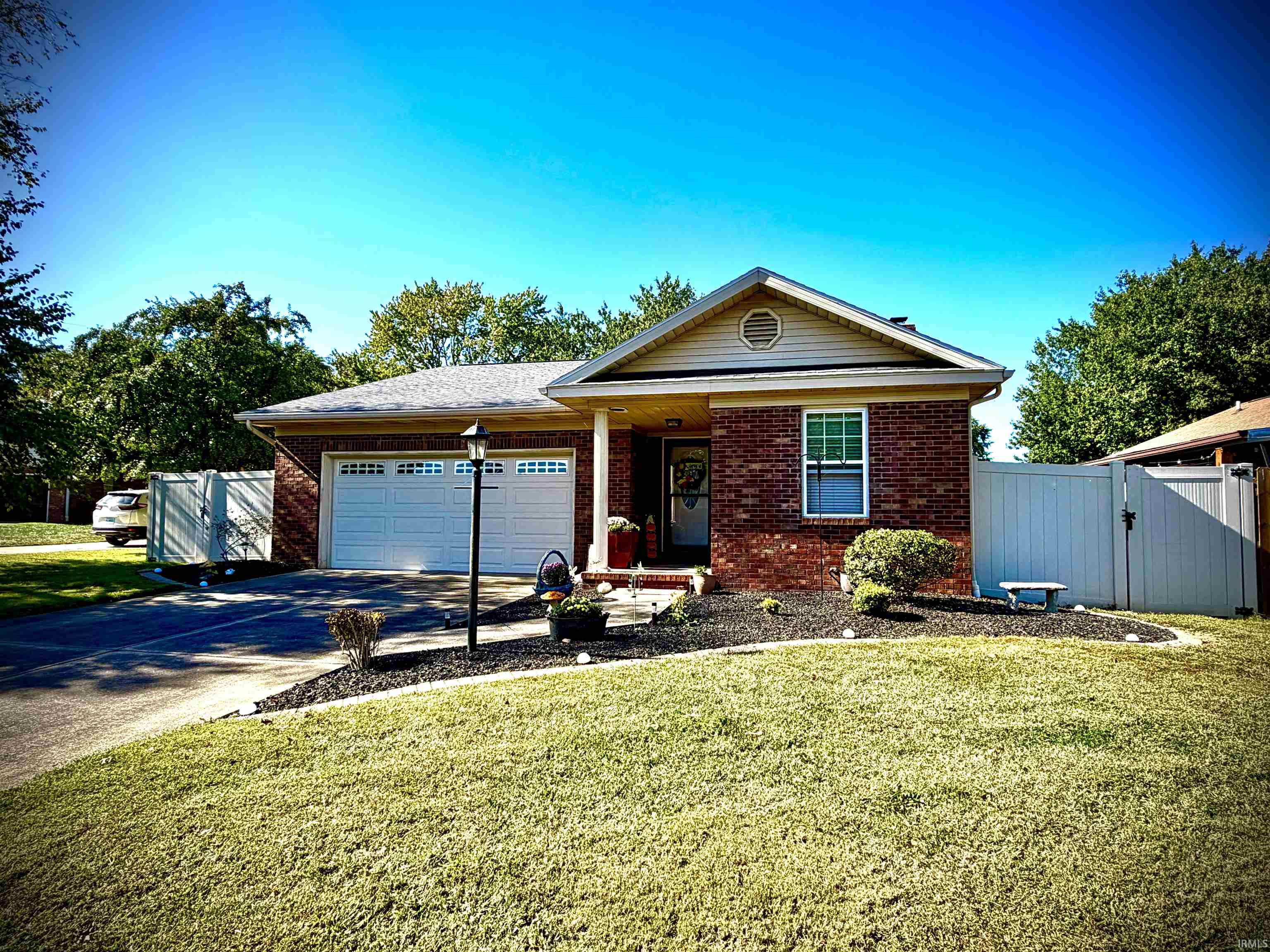 2900 Turnberry Lane — photo