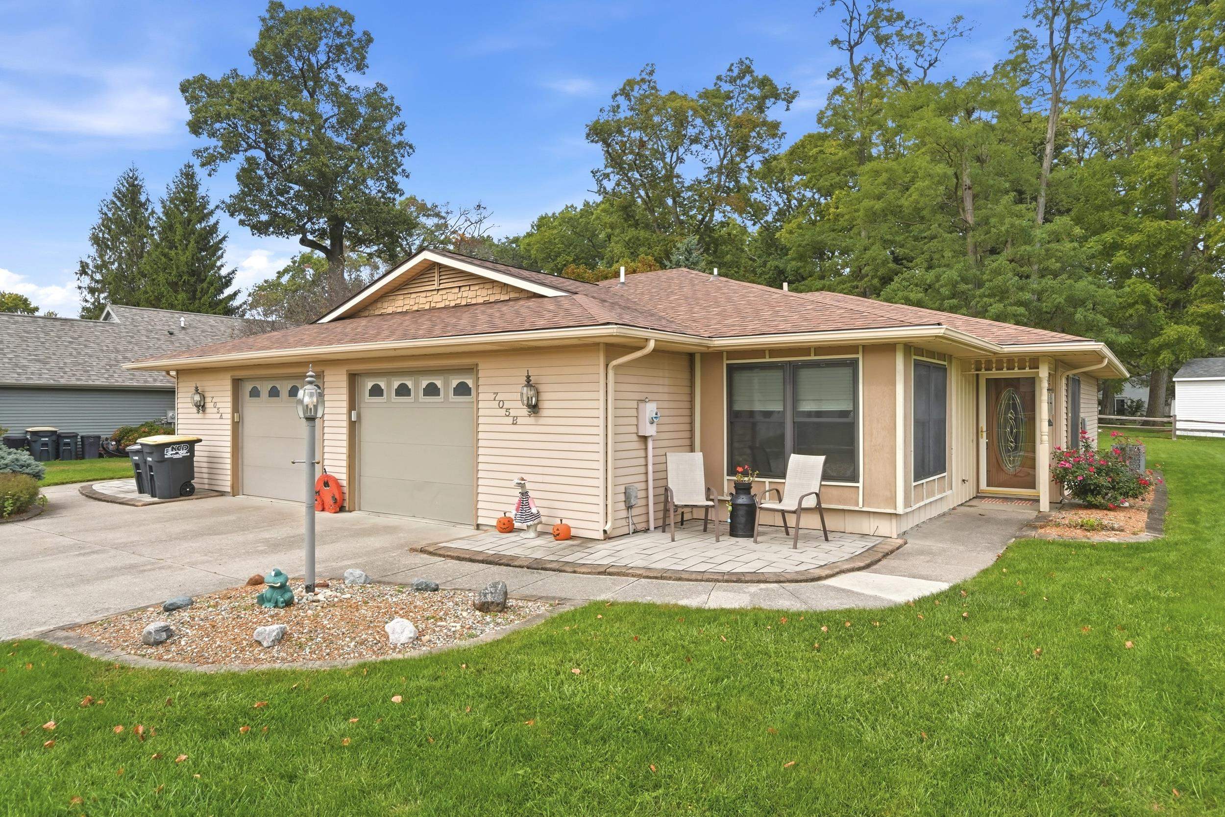 705 B Arcadia Court — photo
