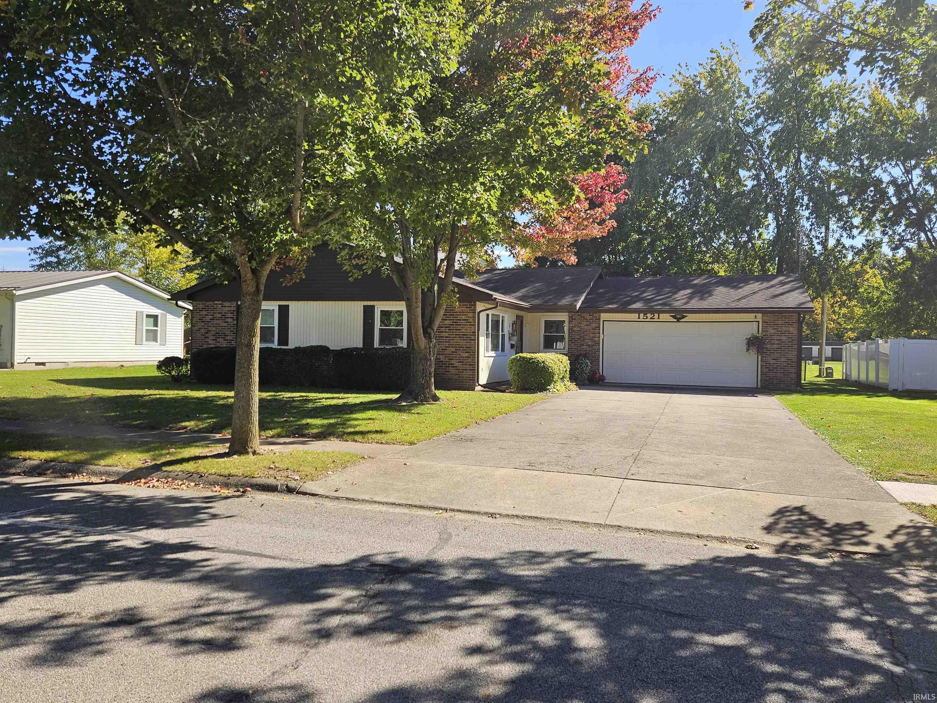 1521 Yorkshire Drive — photo