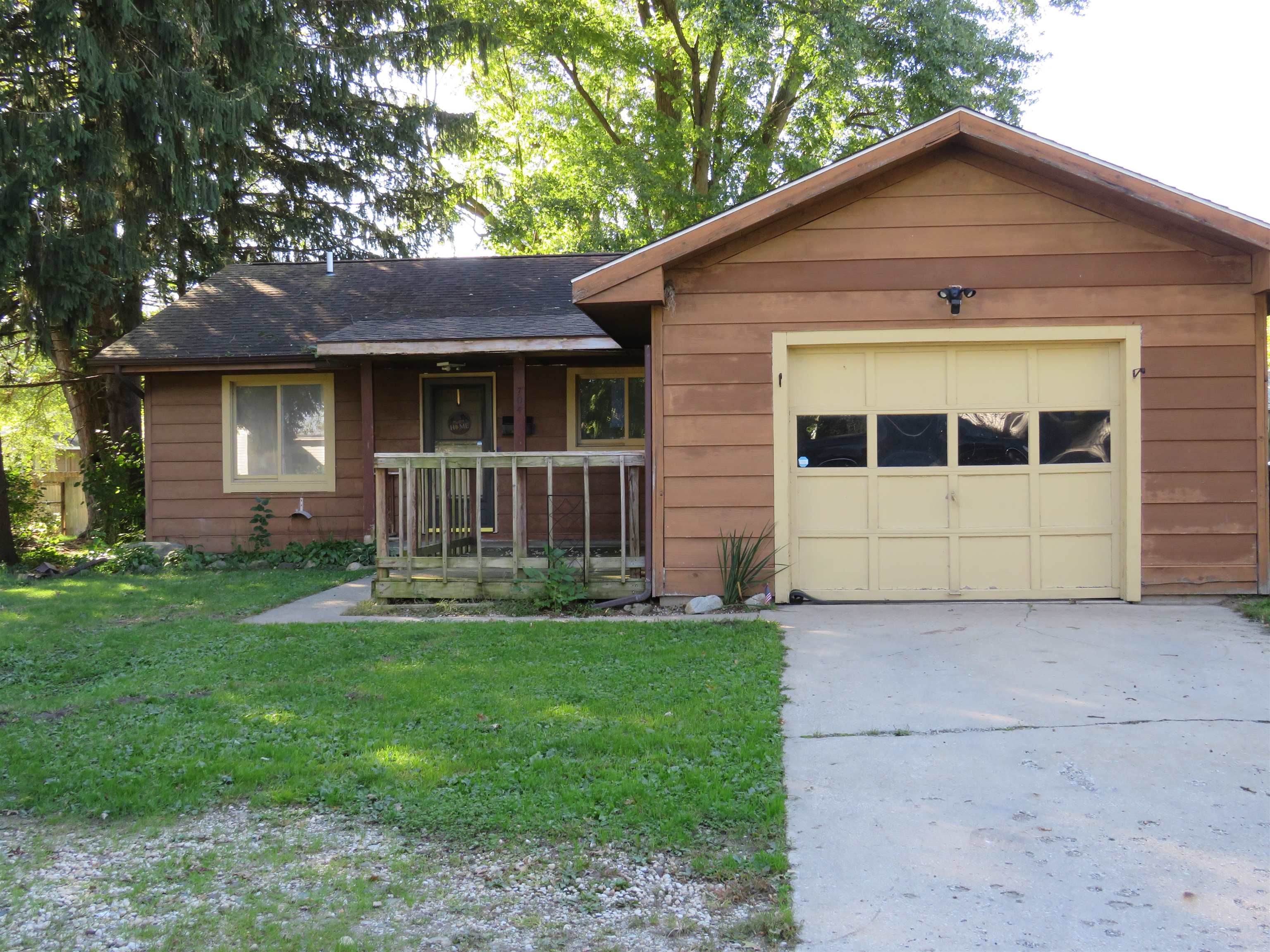704 Mansfield Street — photo