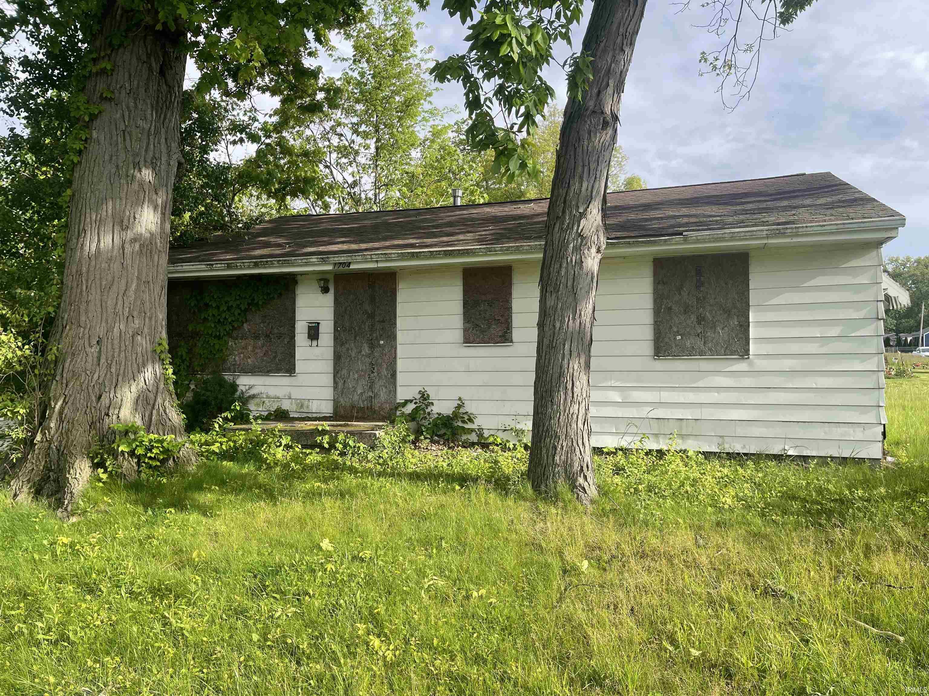 1704 Dewey Street — photo