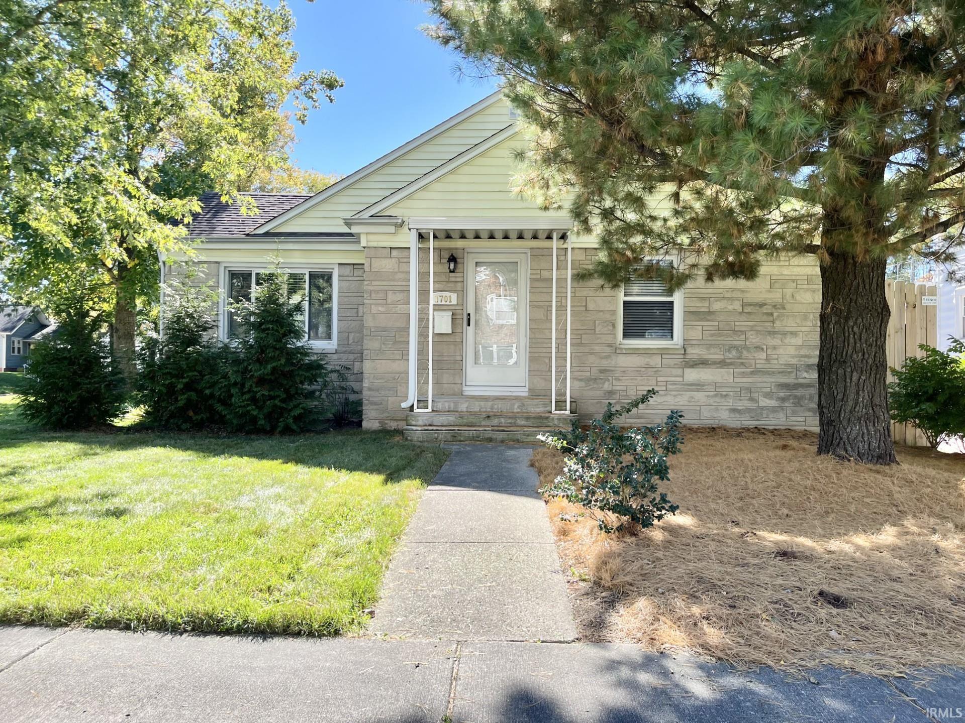 1701 Clover Lane — photo