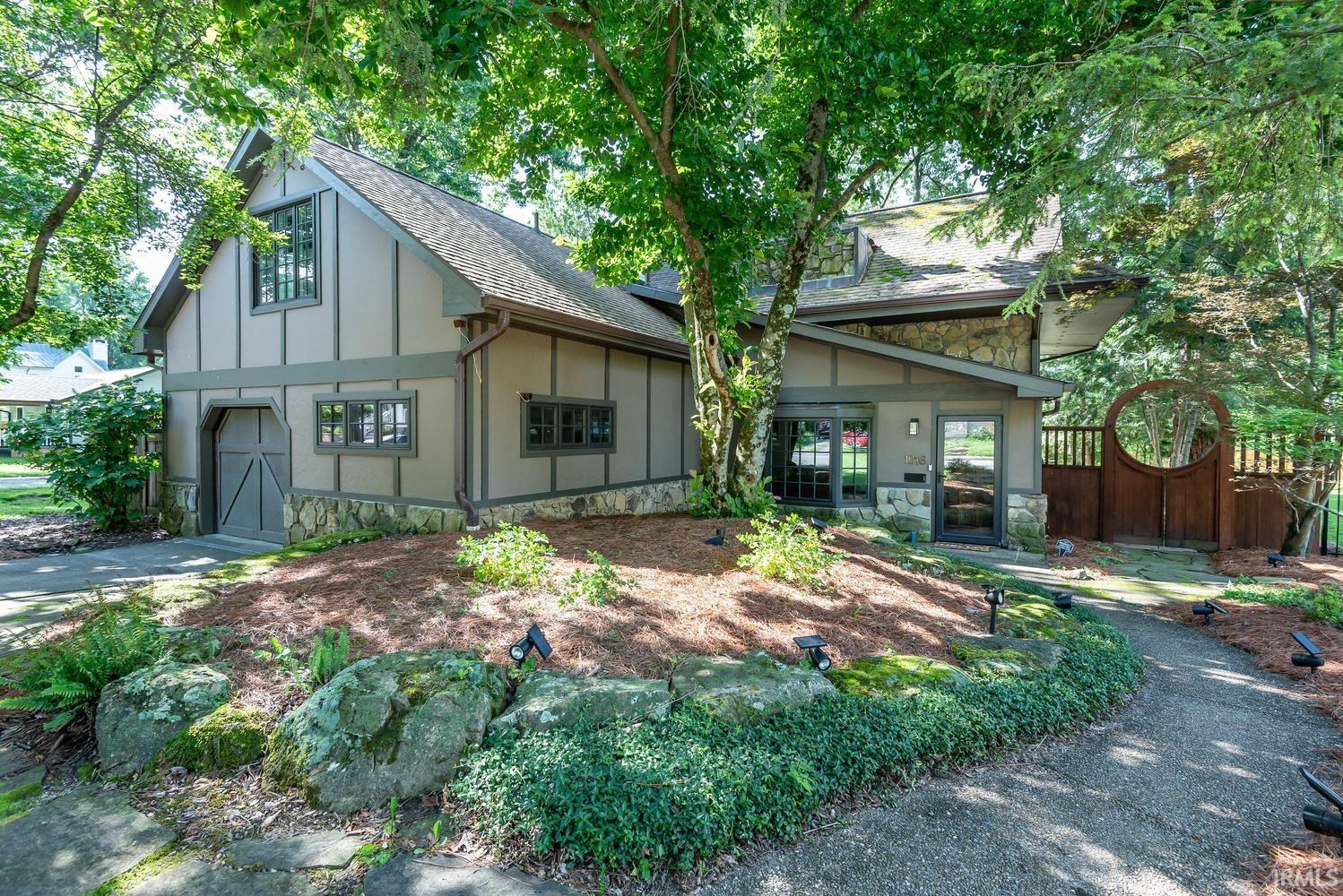 1016 E Maxwell Lane — photo