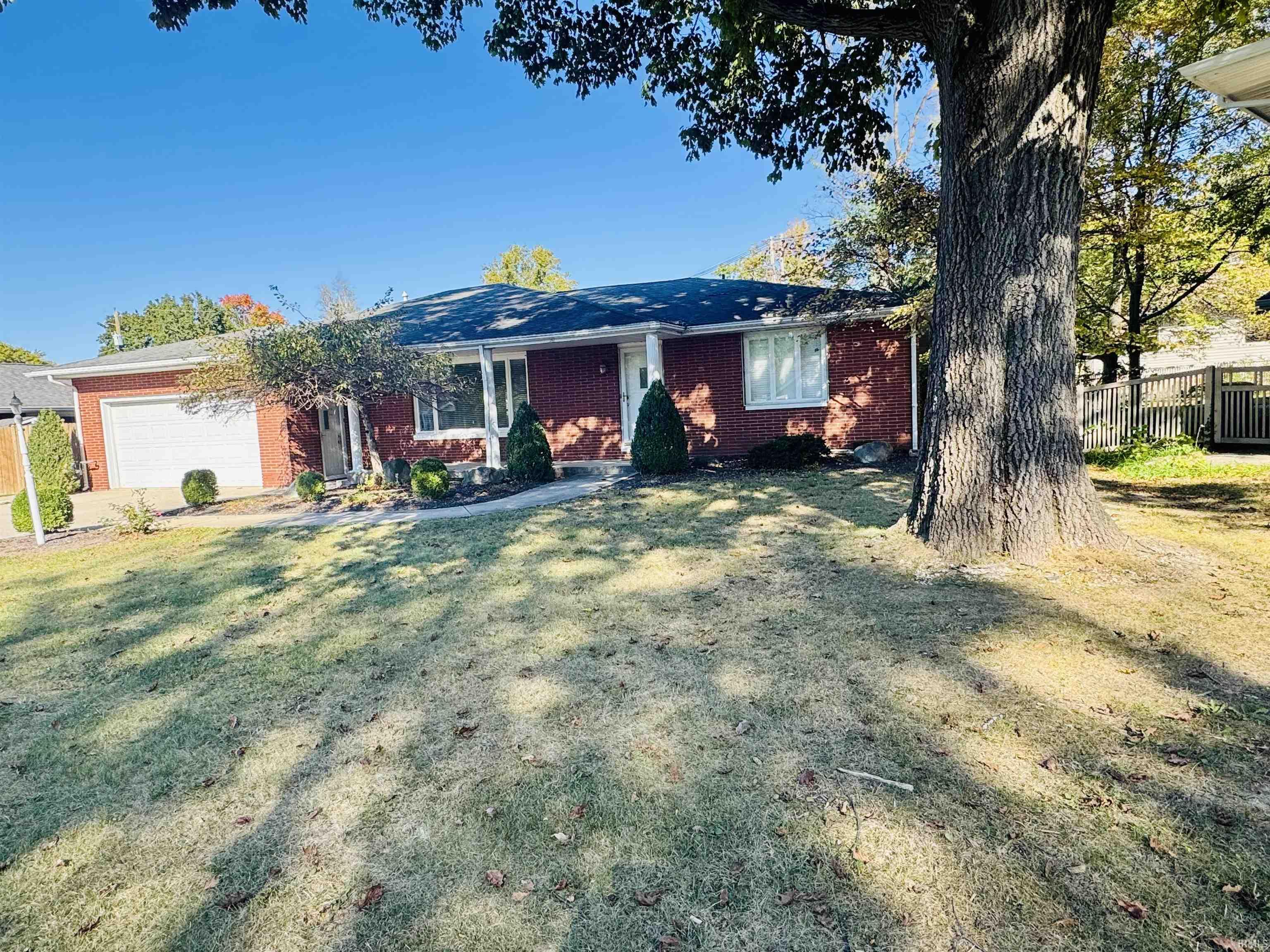 1302 N Briar Road — photo
