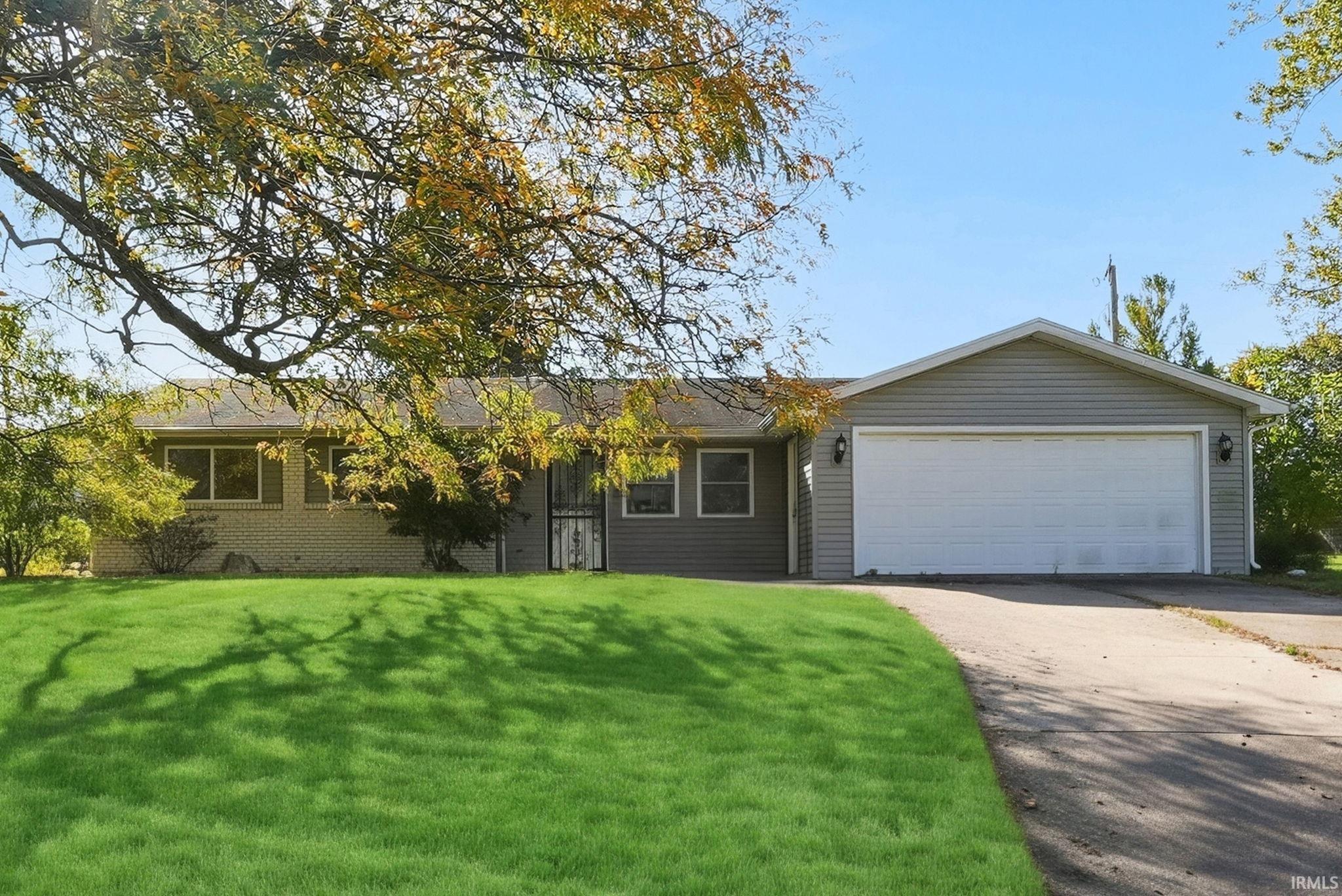 1303 Hiawatha Place — photo