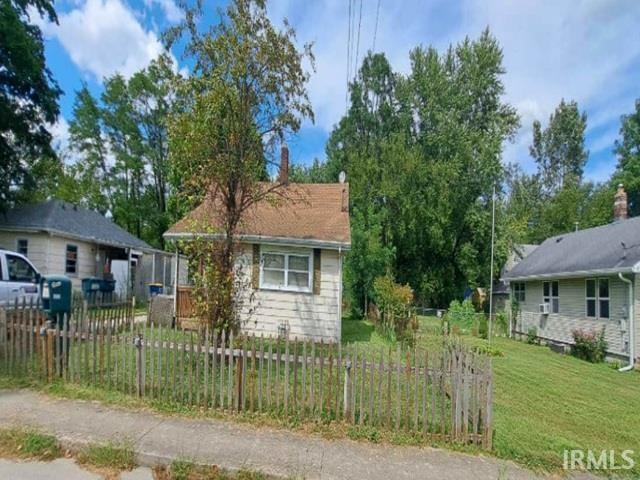 2606 E 8th Street — photo