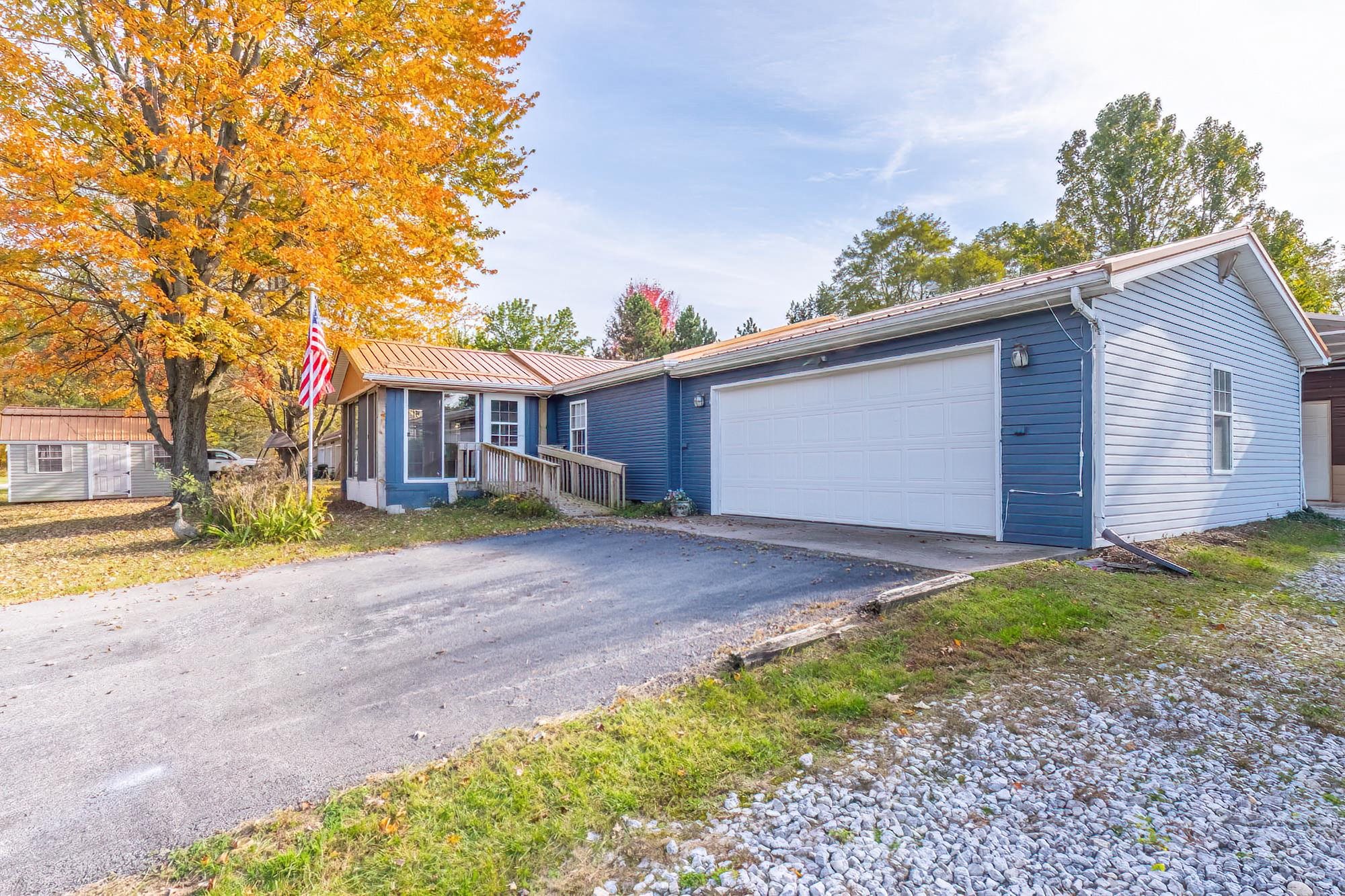 3335 W Loon Lake Road — photo
