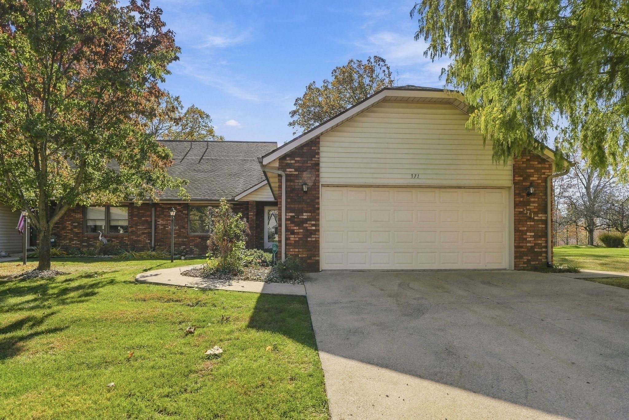 371 Baythorne Drive — photo