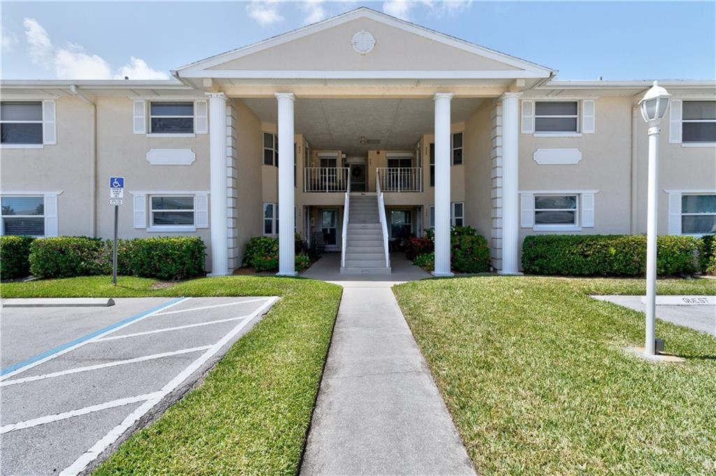 605 W Lake Jasmine Circle 205 — photo