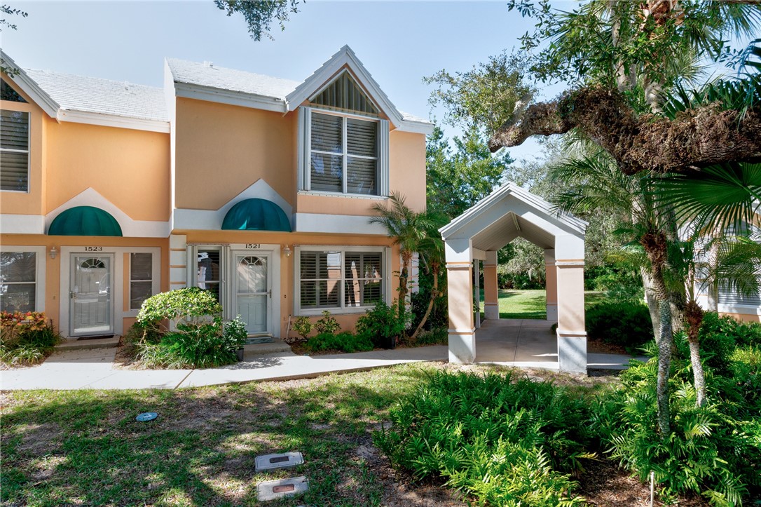 1521 Coral Oak Lane 1501 — photo
