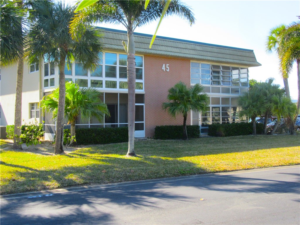 45 Vista Gardens Trail 106 — photo