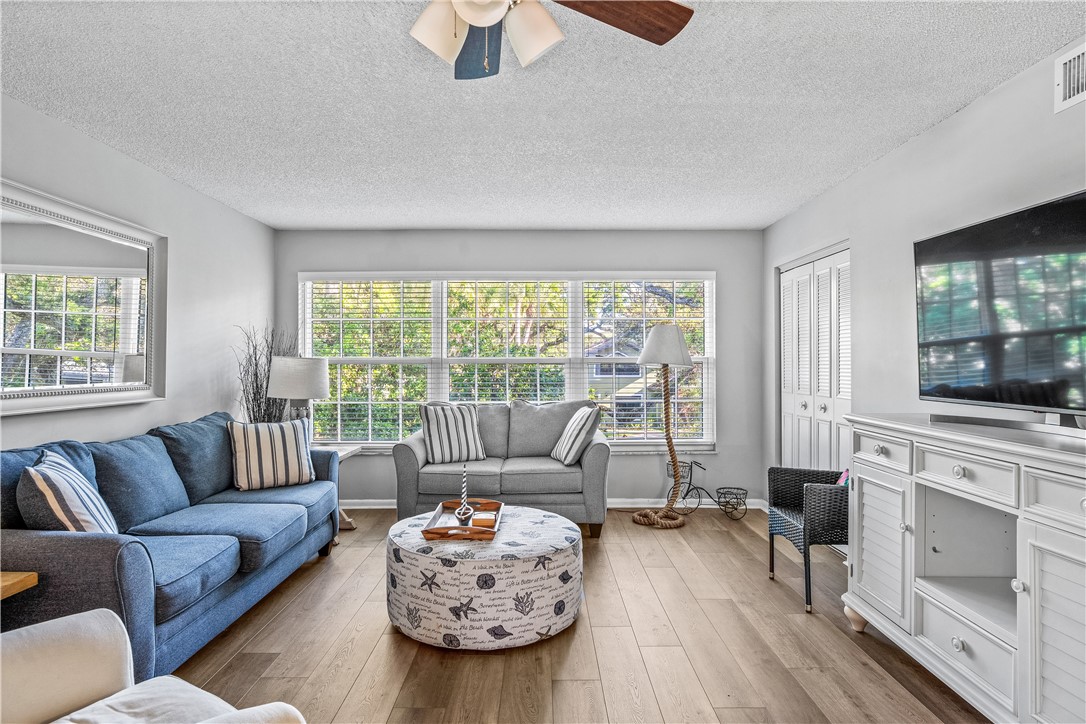 900 Jasmine Lane 6B — photo