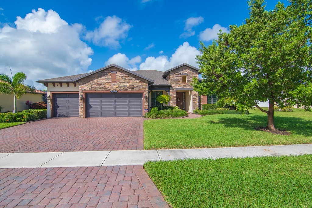6234 Arcadia Square — photo