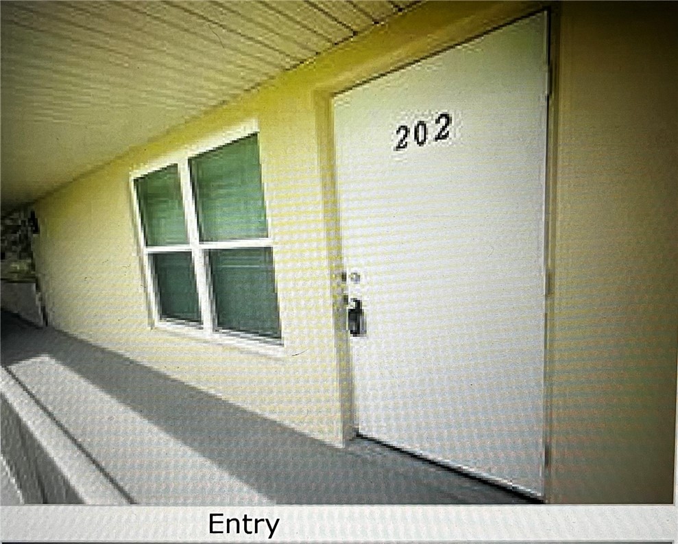 8 Vista Palm Lane 202 — photo