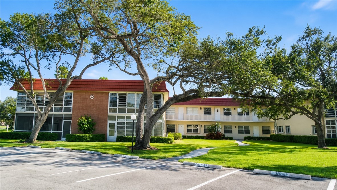 6 Vista Palm Lane 202 — photo