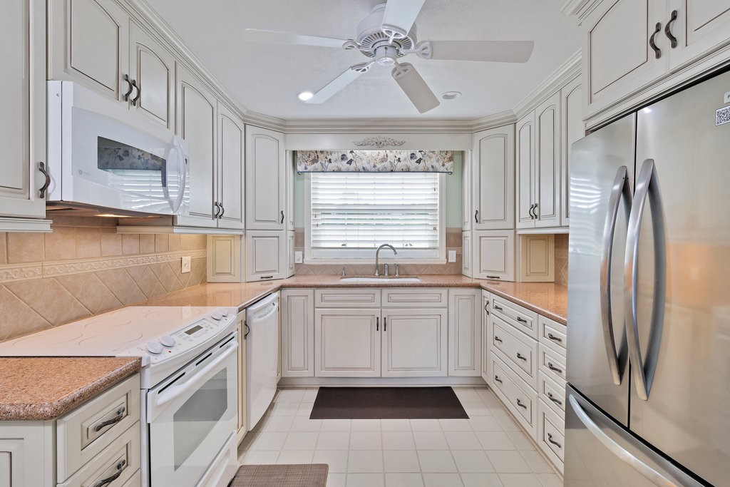 830 Lake Orchid Circle 207 — photo