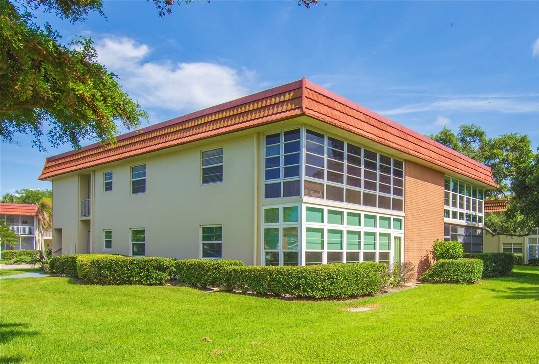16 Vista Palm Lane 106 — photo