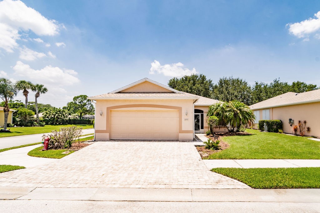 1357 Shoreline Circle — photo