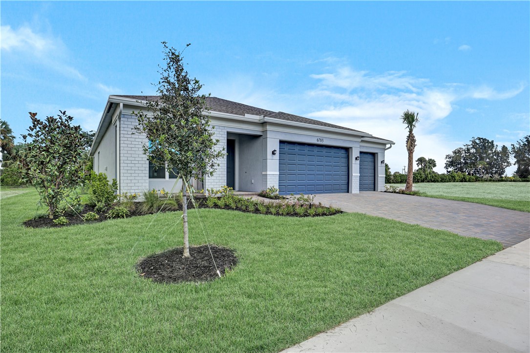 Home in Vero Beach, FL 32967 — photo 2