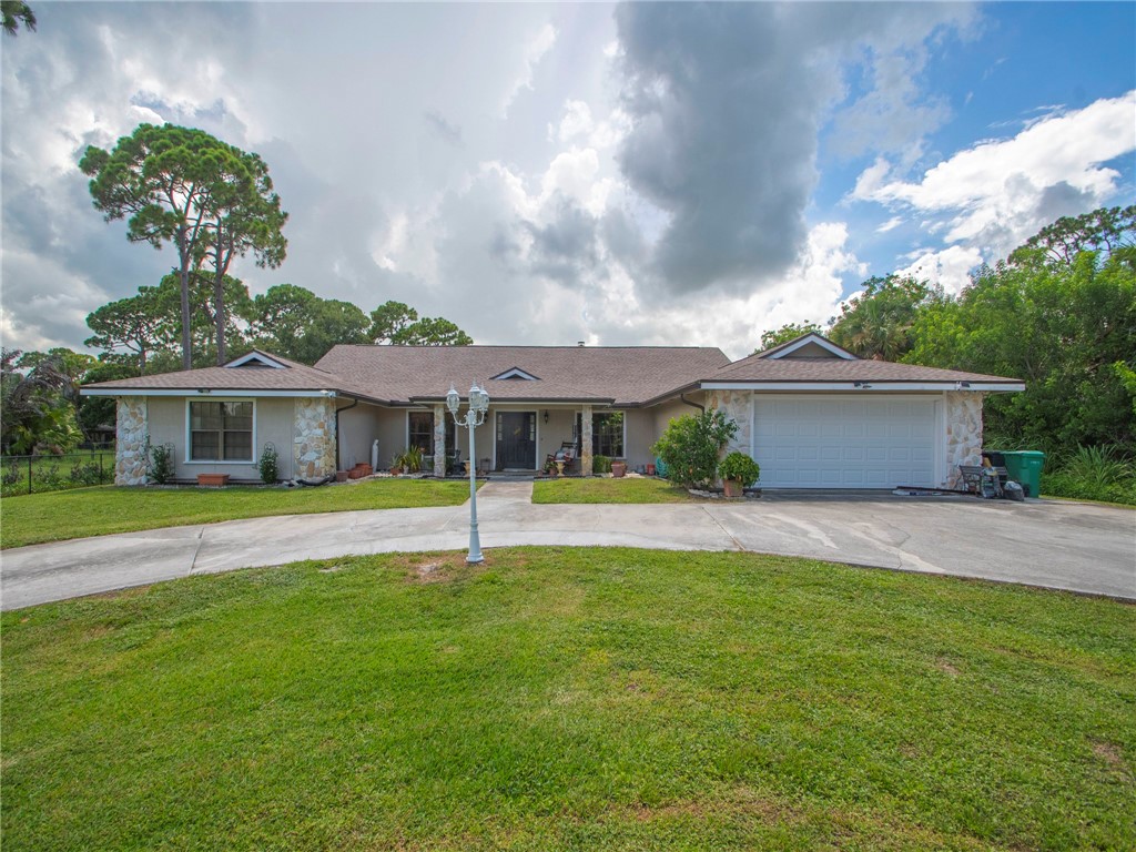 5101 Deer Run Drive — photo