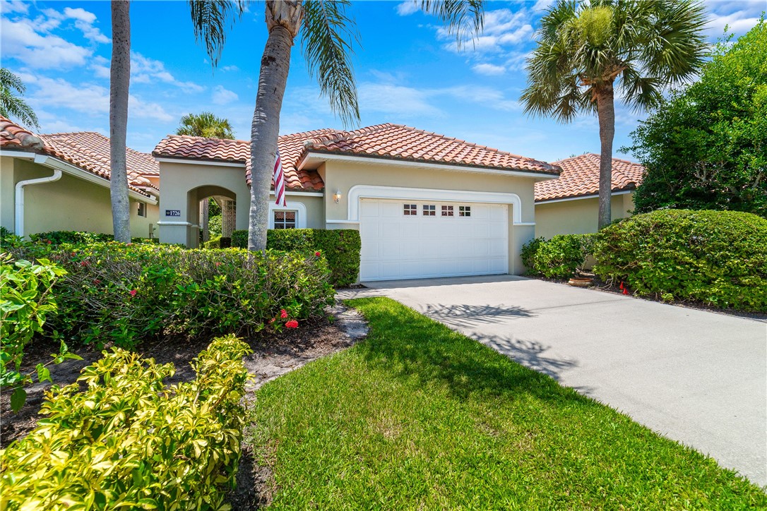 1726 Victoria Circle — photo