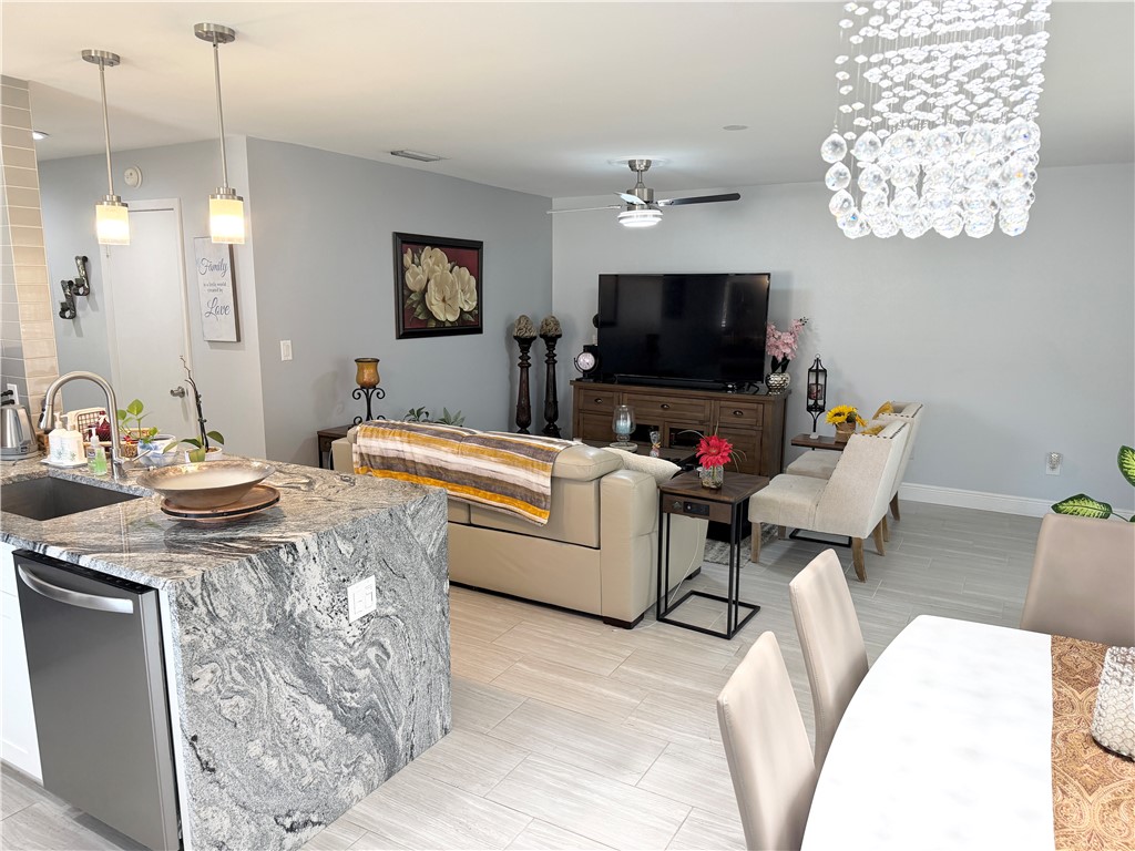 9 Vista Palm Lane 202 — photo