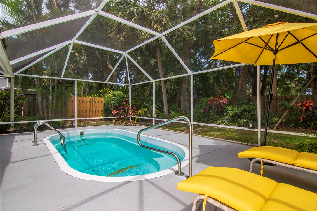 713 Royal Palm Place — photo