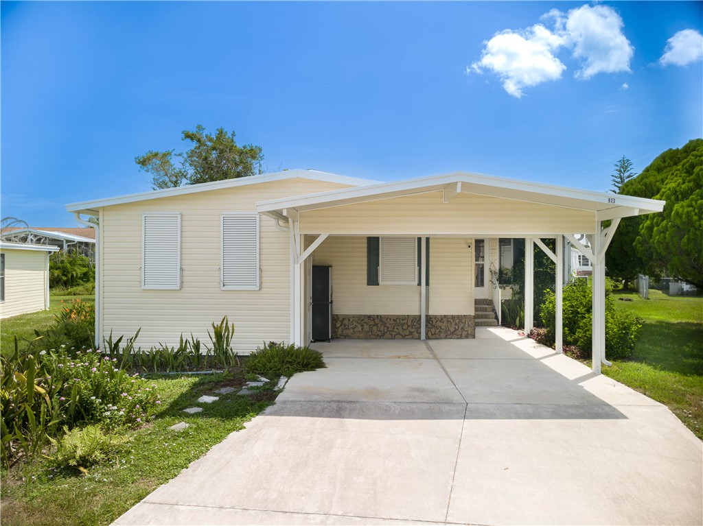813 Thrush Circle — photo