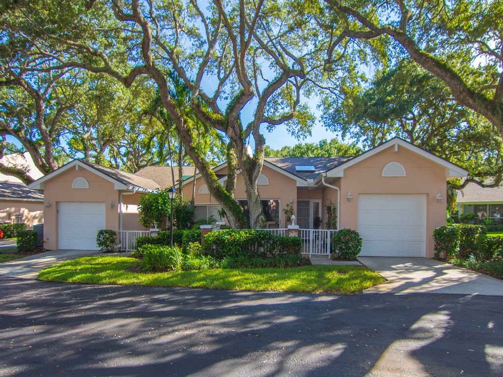 215 Park Shores Circle 215B — photo