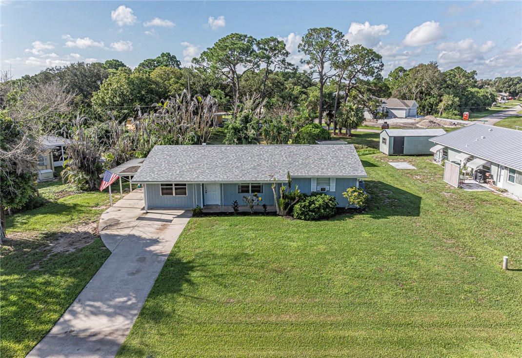 401 Lake Drive — photo