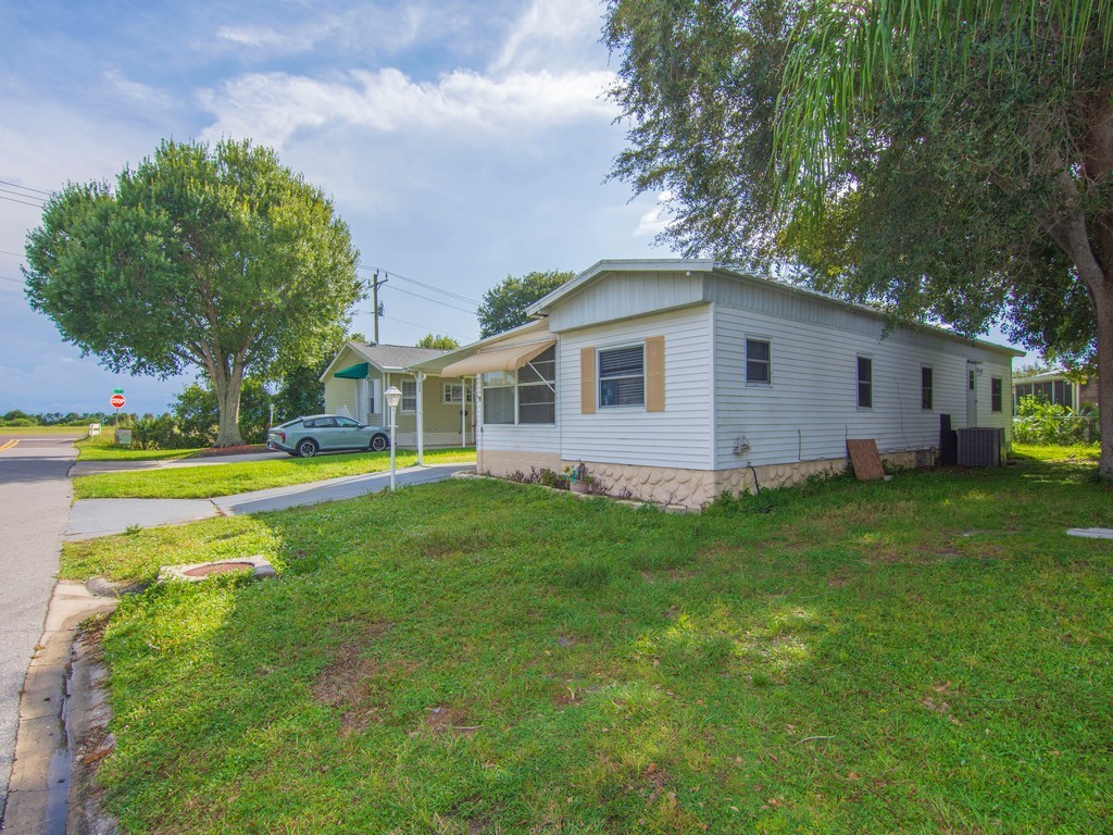 703 Lark Drive — photo