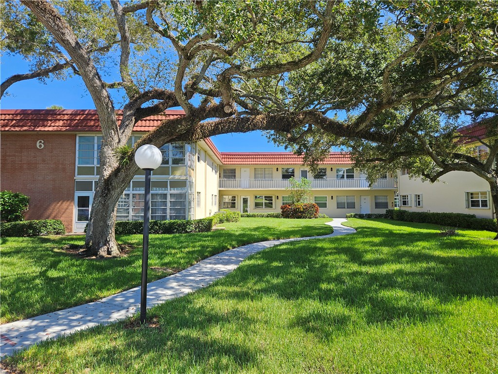 6 Vista Palm Lane 103 — photo
