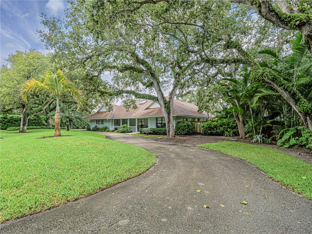 1411 Club Drive — photo