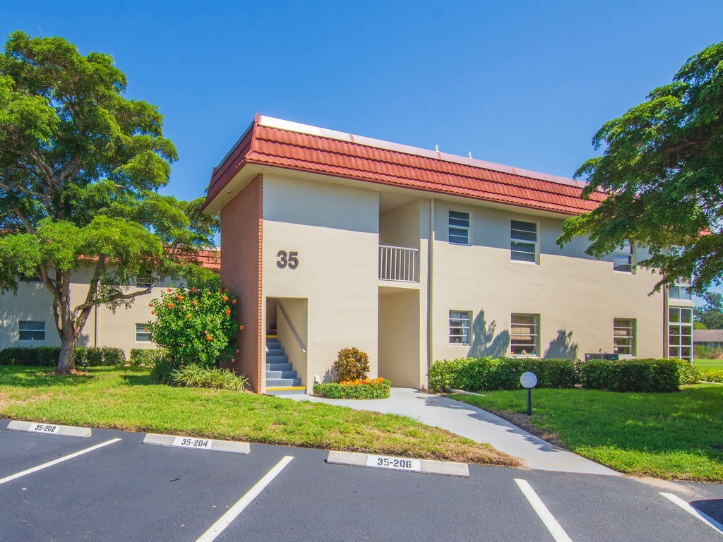 35 Pine Arbor Lane Unit 107 — photo